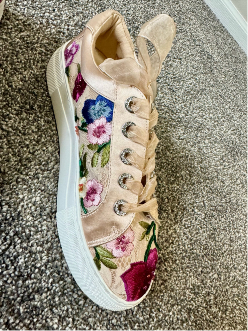 Women's Betsey Johnson Jayla Embroidered & Beaded Sneakers Size 8.5 - Picture 4 of 13